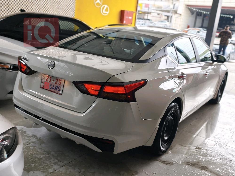 نيسان ألتيما